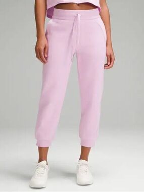 Lululemon Scuba High-Rise Cropped Jogger
Vita Pink 14